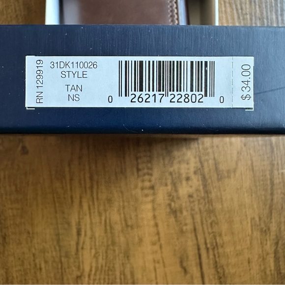 New in box Dockers brown leather wallet - Picture 2 of 6